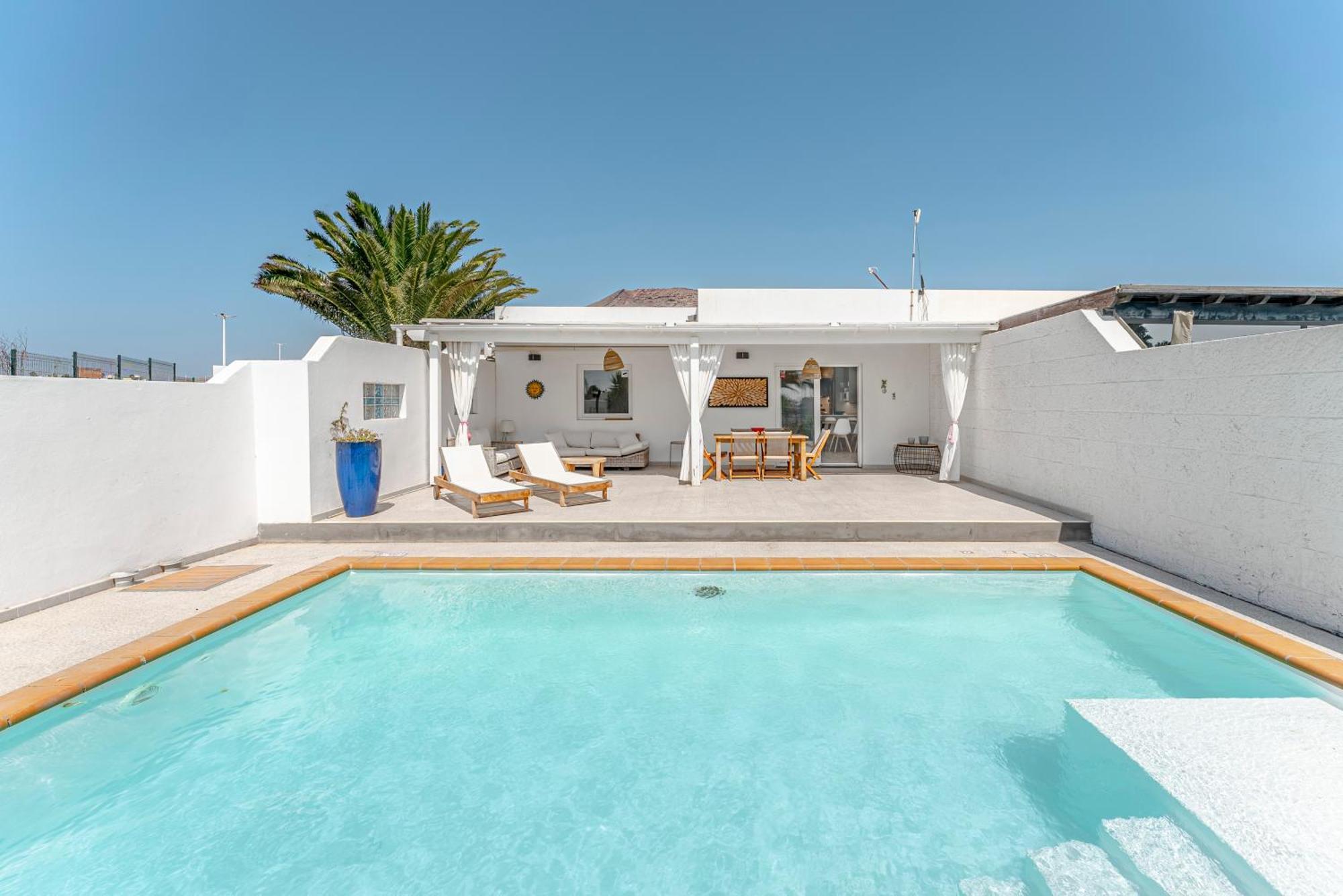 Villa Pon Heated Pool Cozy *
